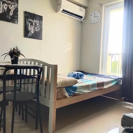 Nate & Athalia'S Cityscape Condotel