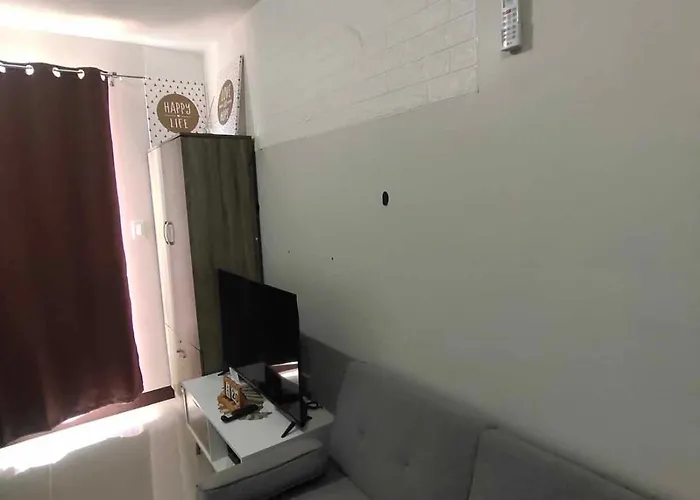 Nate & Athalia's Cityscape Condotel *